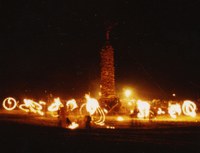 Fackelschwingen und Scheiben schlagen sind Vorgänger des heutigen Feuerwerks.