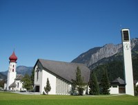 Die Kirchtürme stehen schlussendlich friedlich nebeneinander.