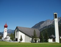 Die Kirchtürme stehen schlussendlich friedlich nebeneinander.