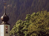 Der Kultuhistorische Wanderweg Gaschurn Dorf ist ein Rundwanderweg für die ganze Familie. Gehzeit 30 Minuten. Auf dem Weg befinden sich die Pfarrkirche St. Michael, die Tanzlaube, die Lukas-Tschofen Stube, das Tourismusmuseum und die Kapelle Maria-Schnee.